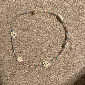 multi color necklace with daisy’s